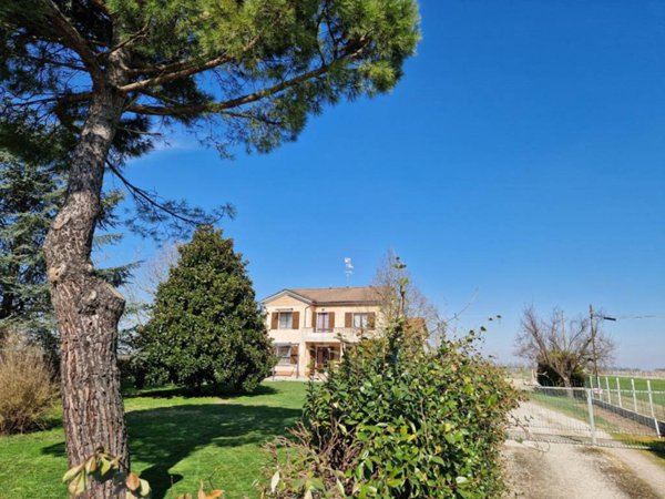 casa indipendente in vendita ad Argenta in zona San Nicolò