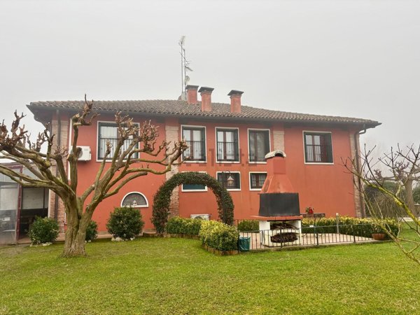 casa indipendente in vendita ad Argenta in zona Santa Maria Codifiume