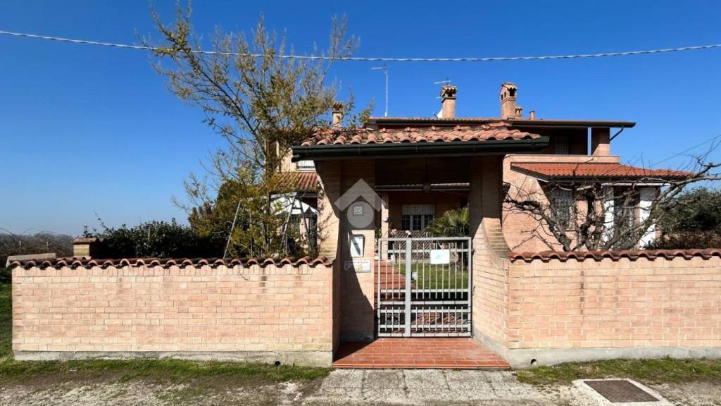 casa indipendente in vendita ad Argenta in zona Traghetto