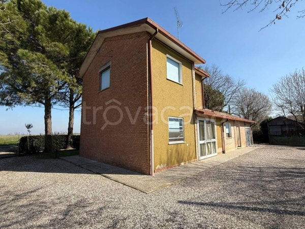 casa indipendente in vendita ad Argenta in zona Filo