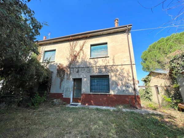 casa indipendente in vendita ad Argenta in zona Boccaleone