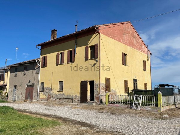 casa indipendente in vendita ad Argenta in zona Benvignante
