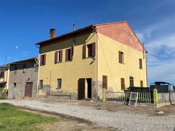 casa indipendente in vendita ad Argenta in zona San Nicolò
