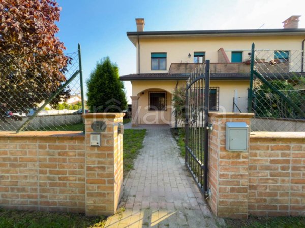 casa indipendente in vendita ad Argenta in zona Santa Maria Codifiume