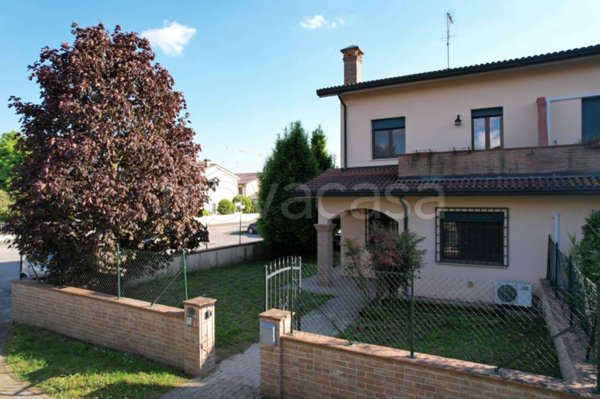 casa indipendente in vendita ad Argenta in zona Santa Maria Codifiume