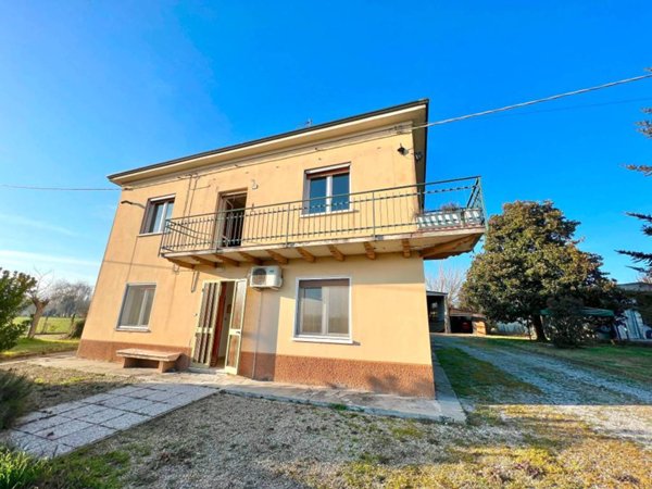 casa indipendente in vendita ad Argenta in zona San Biagio
