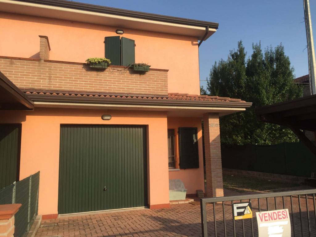 casa indipendente in vendita ad Argenta in zona Bando