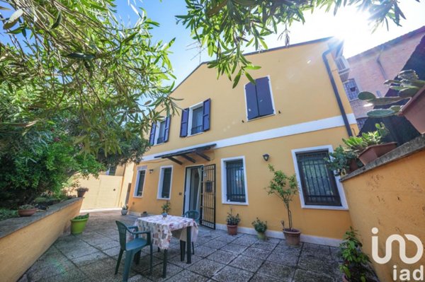 casa indipendente in vendita ad Argenta in zona San Nicolò
