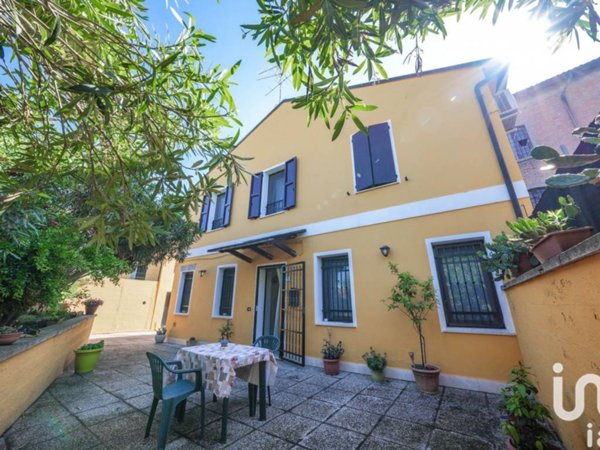 casa indipendente in vendita ad Argenta in zona San Nicolò