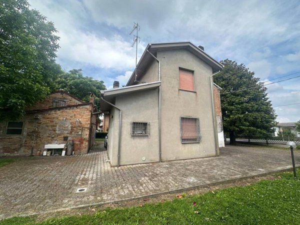 casa indipendente in vendita ad Argenta in zona Filo