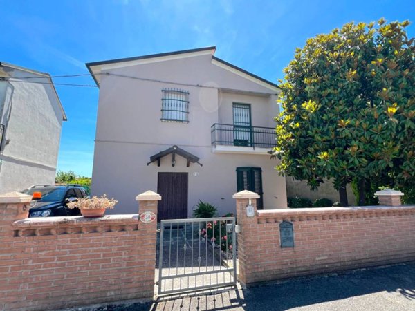 casa indipendente in vendita ad Argenta in zona Bando