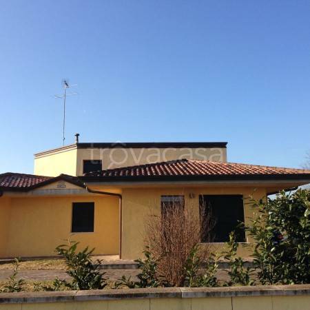 casa indipendente in vendita ad Argenta in zona San Biagio