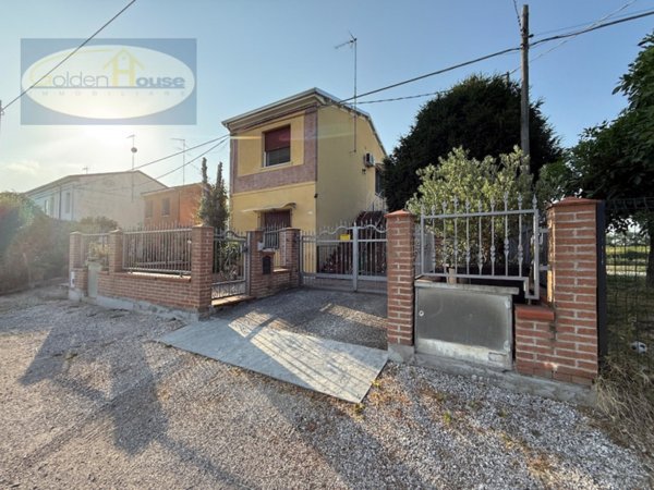 casa indipendente in vendita ad Argenta in zona Campotto