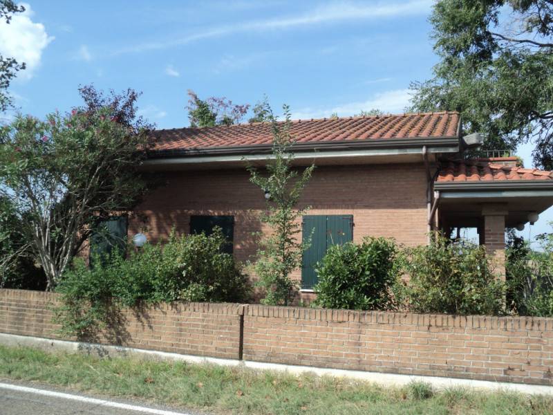 casa indipendente in vendita ad Argenta in zona Anita