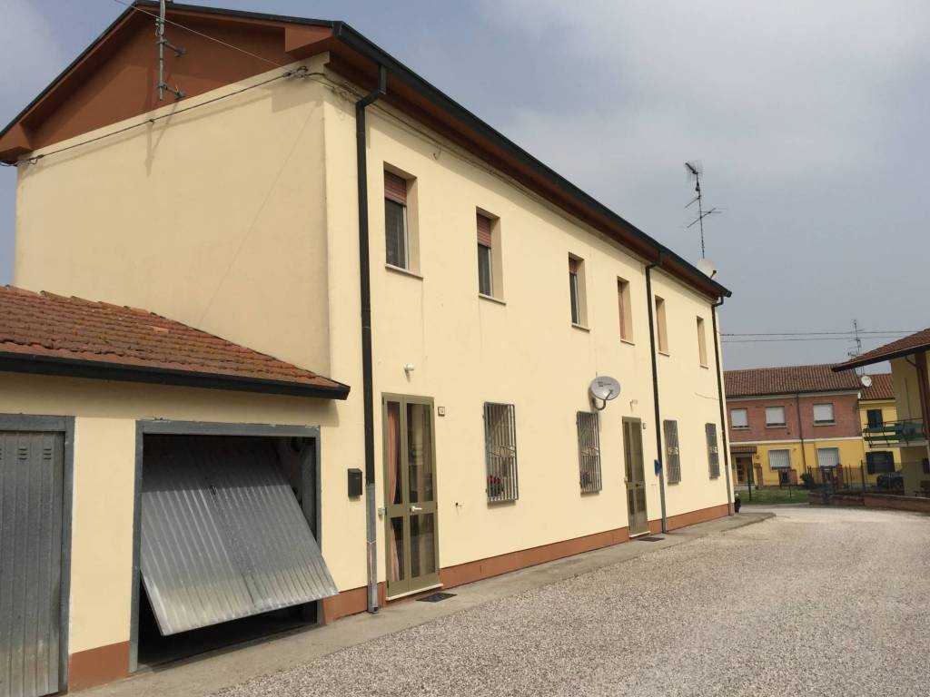 casa indipendente in vendita ad Argenta in zona San Biagio