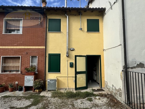 casa semindipendente in vendita ad Argenta in zona Santa Maria Codifiume