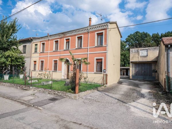 casa indipendente in vendita ad Argenta in zona Bando