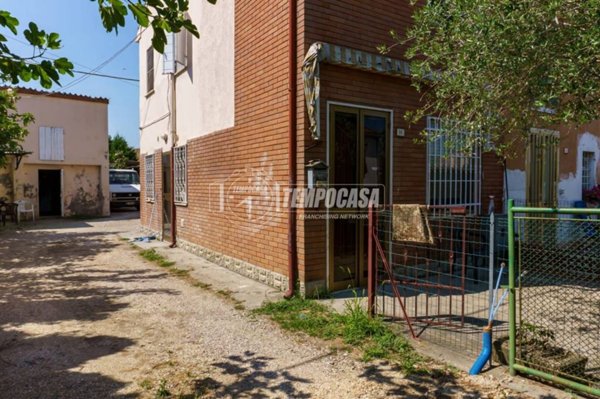 appartamento in vendita ad Argenta in zona Consandolo