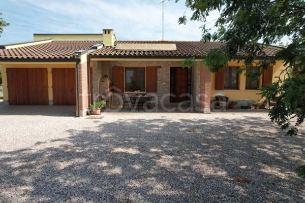 casa indipendente in vendita ad Argenta in zona Bando