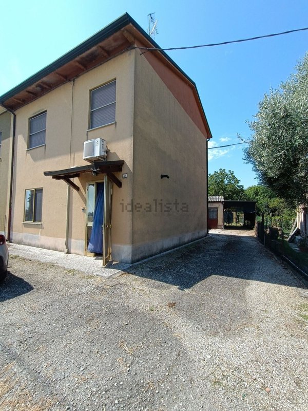 casa indipendente in vendita ad Argenta in zona San Biagio