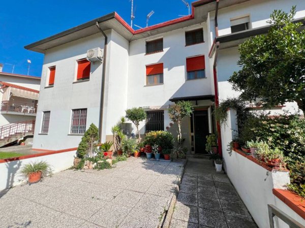 casa indipendente in vendita ad Argenta in zona San Biagio