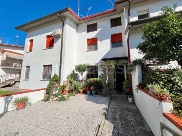 casa indipendente in vendita ad Argenta in zona San Biagio