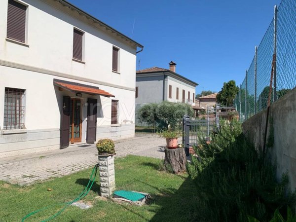 casa indipendente in vendita ad Argenta in zona San Nicolò