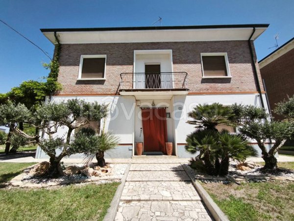 casa indipendente in vendita ad Argenta in zona San Biagio
