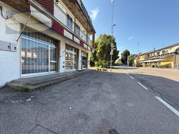 negozio in vendita ad Argenta in zona Santa Maria Codifiume