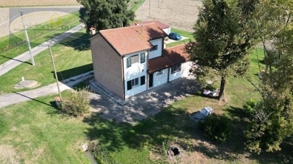 casa indipendente in vendita ad Argenta in zona Santa Maria Codifiume