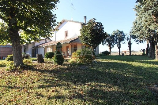 casa indipendente in vendita ad Argenta in zona Filo