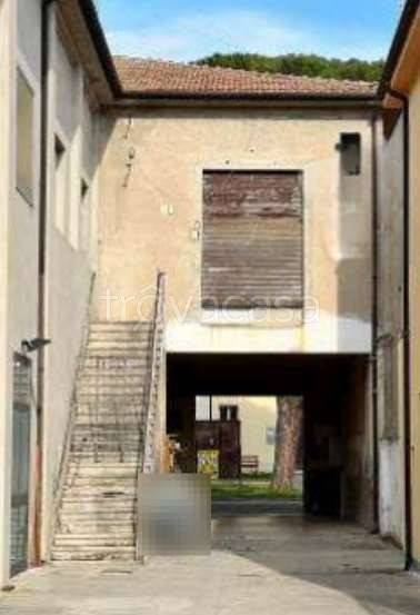 negozio in vendita ad Argenta in zona Consandolo