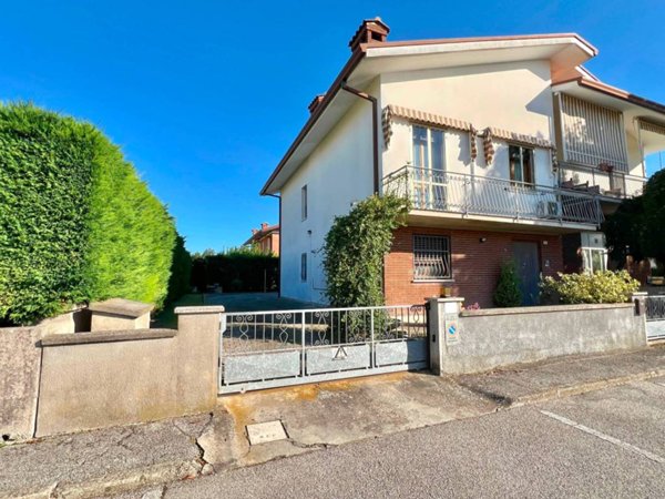 casa indipendente in vendita ad Argenta in zona Consandolo
