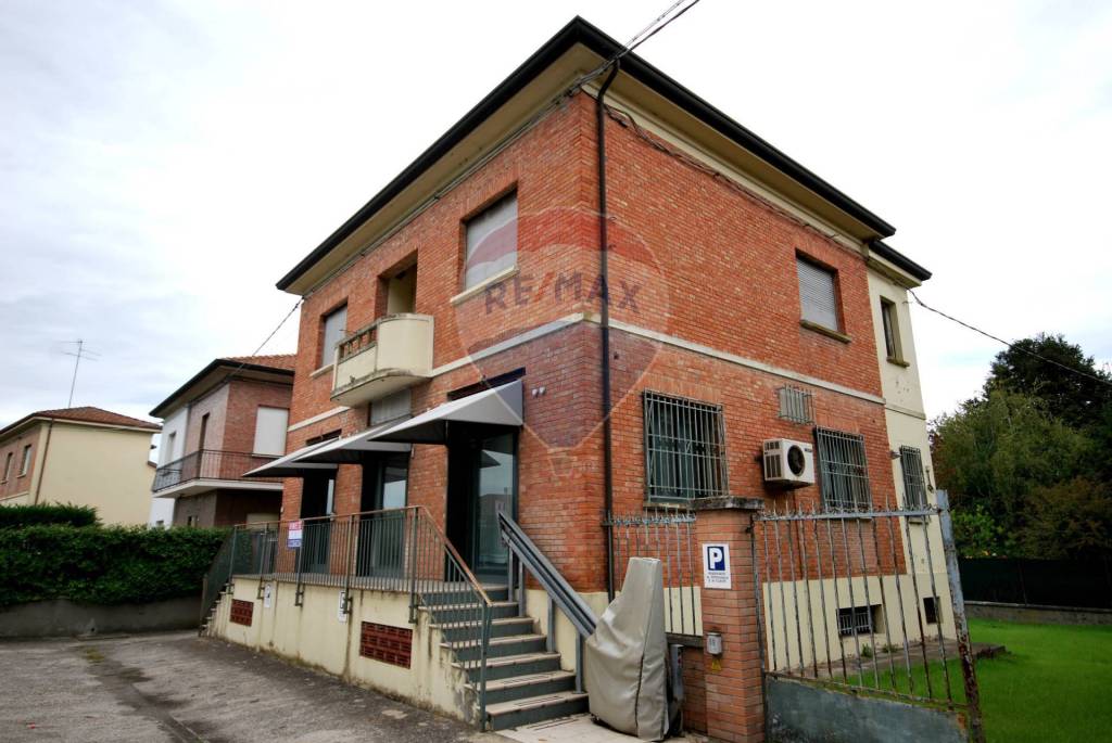 casa indipendente in vendita ad Argenta in zona San Biagio