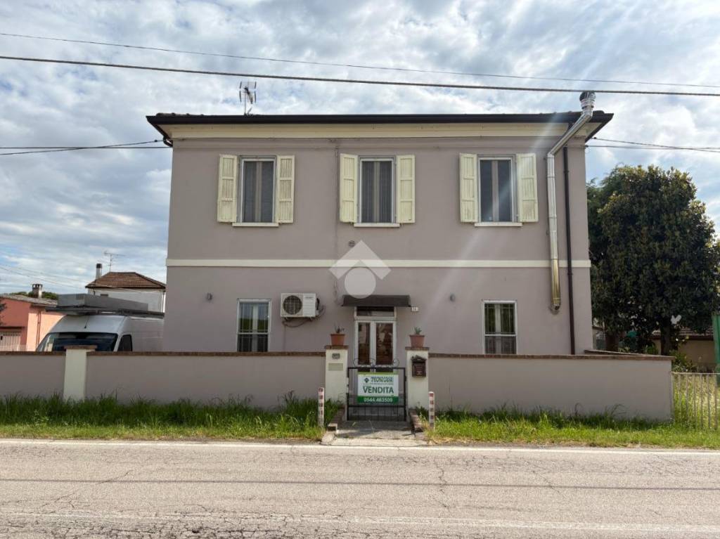 casa indipendente in vendita ad Argenta in zona Anita