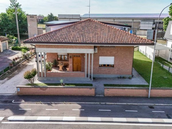 casa indipendente in vendita ad Argenta in zona Consandolo