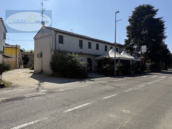 negozio in vendita ad Argenta in zona Santa Maria Codifiume
