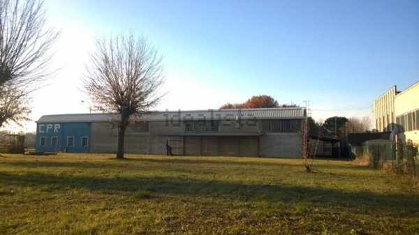 capannone in vendita ad Argenta