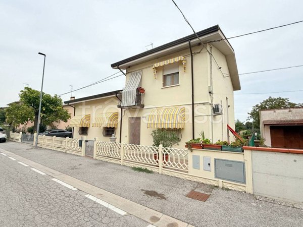 appartamento in vendita ad Argenta in zona Filo