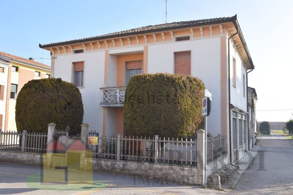 casa indipendente in vendita ad Argenta in zona San Nicolò
