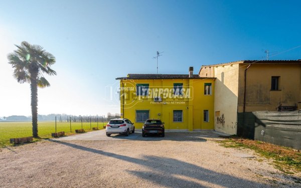 casa indipendente in vendita ad Argenta in zona San Biagio
