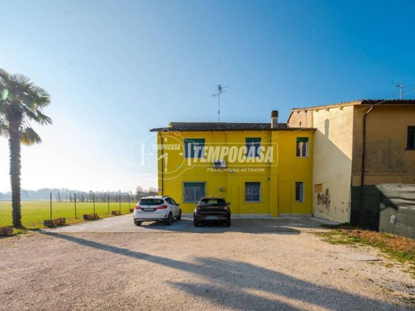 casa indipendente in vendita ad Argenta in zona San Biagio