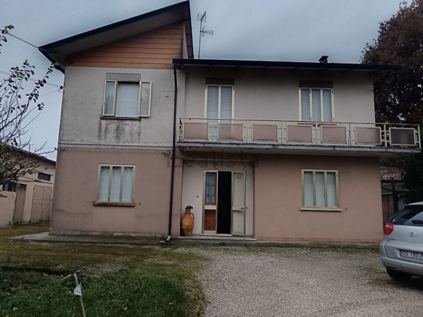 casa indipendente in vendita ad Argenta in zona Case Selvatiche