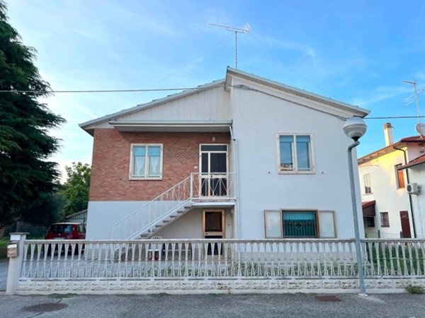 casa indipendente in vendita ad Argenta in zona Filo