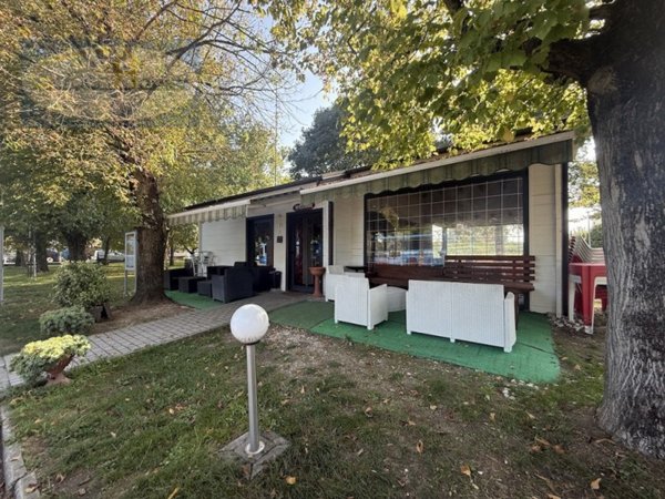 negozio in vendita ad Argenta in zona Santa Maria Codifiume