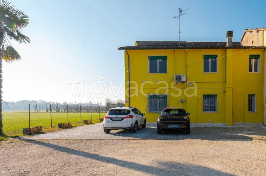 casa indipendente in vendita ad Argenta in zona San Biagio