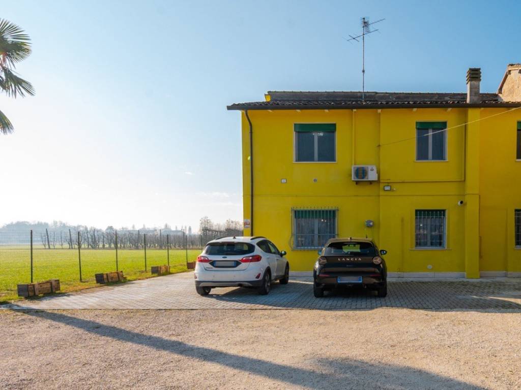 casa indipendente in vendita ad Argenta in zona San Biagio