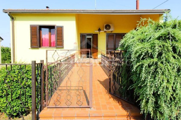 casa indipendente in vendita ad Argenta in zona San Nicolò