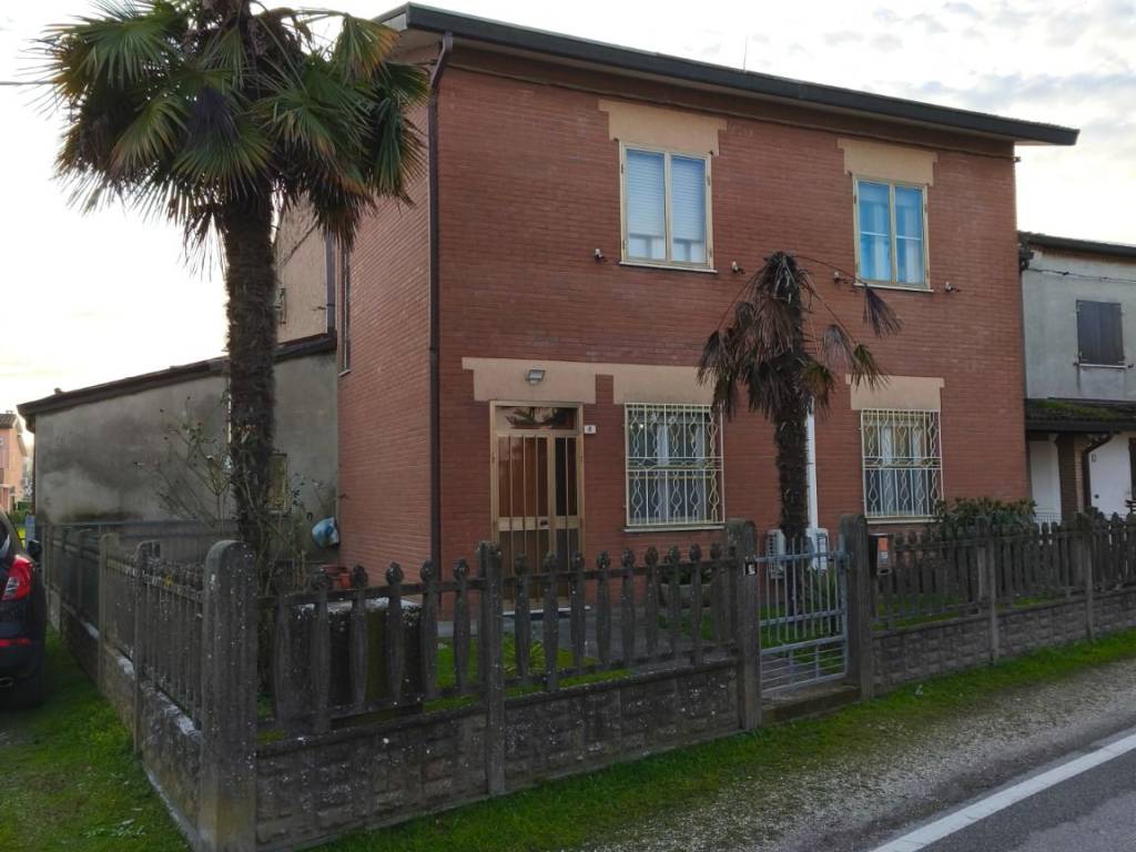 casa indipendente in vendita ad Argenta in zona San Biagio