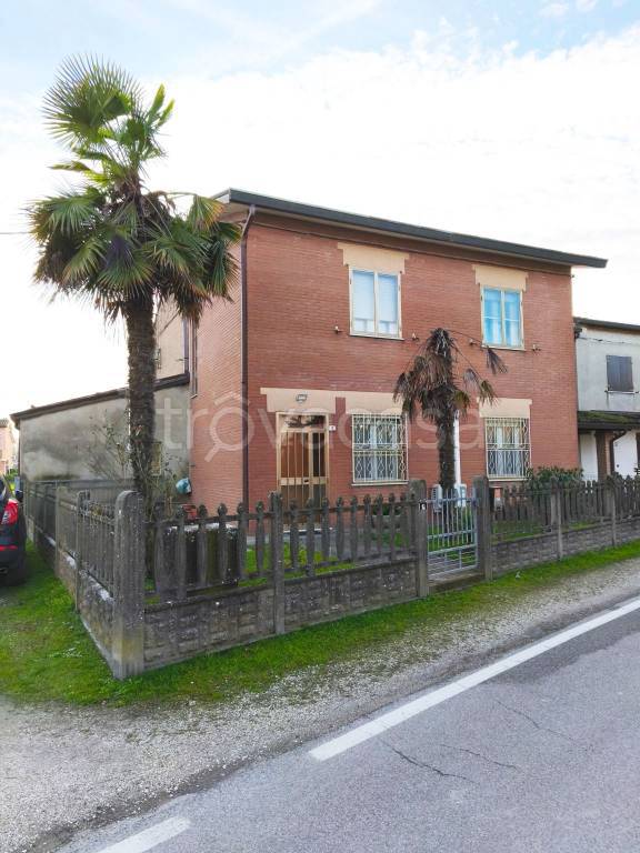 casa indipendente in vendita ad Argenta in zona San Biagio